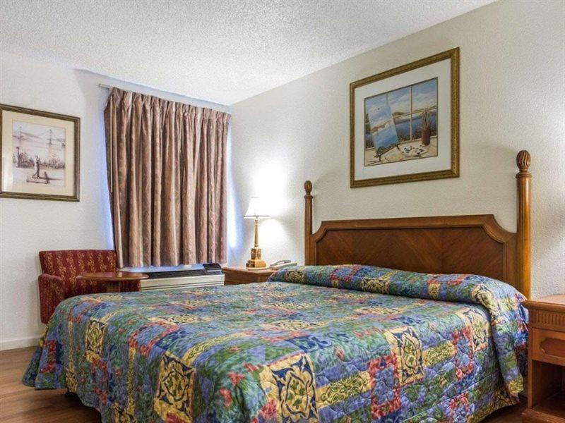 Rodeway Inn Vallejo Exterior photo
