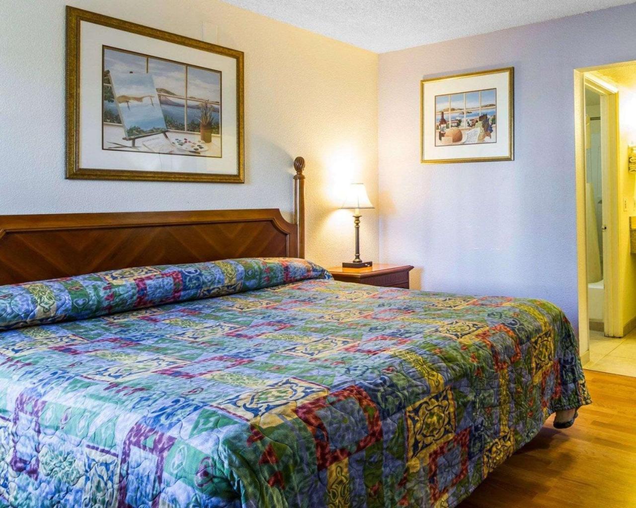 Rodeway Inn Vallejo Exterior photo